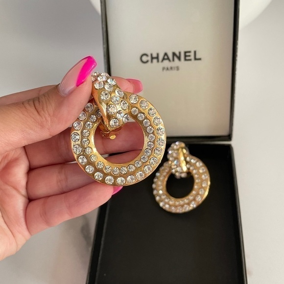 BEAUTIFUL CHANEL Vintage Crystal Gold Drop Clip-On Earrings - Picture 3 of 10